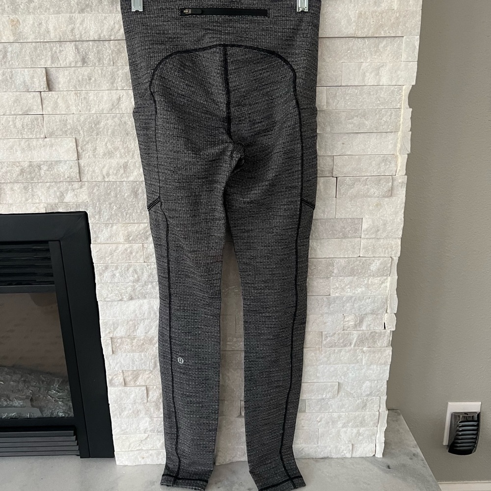 Lululemon leggings size 4 - Picture 4 of 5